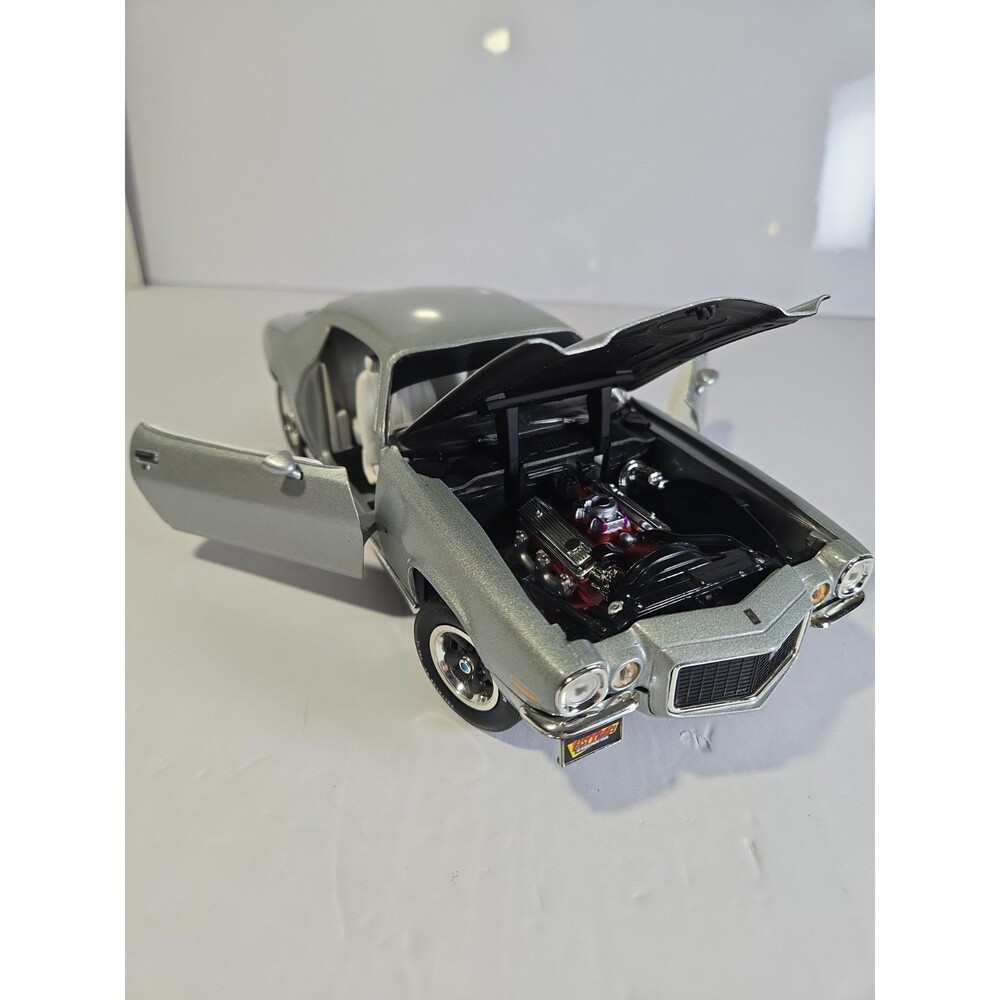 ERTL 1:18 1970 Camaro Z28 Fast Times Ridgemont High Diecast Missing Rear Spoiler